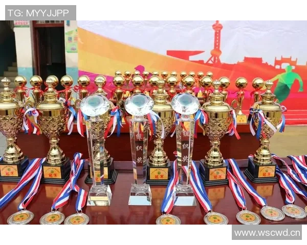 以奖杯为象征的荣誉与奋斗之路:探索体育赛事背后的精神力量与文化价值 以奖杯为象征的荣誉与奋斗之路:探索体育赛事背后的精神力量与文化价值